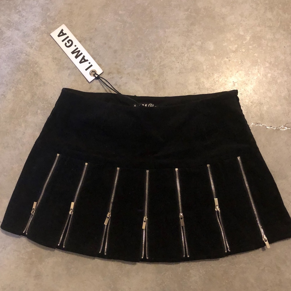 I am gia zipper skirt nwt